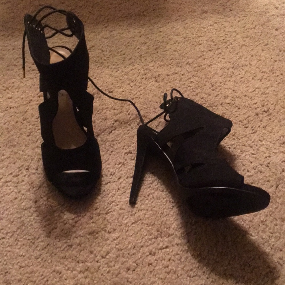 Worn once shoe dazzle heels size 10